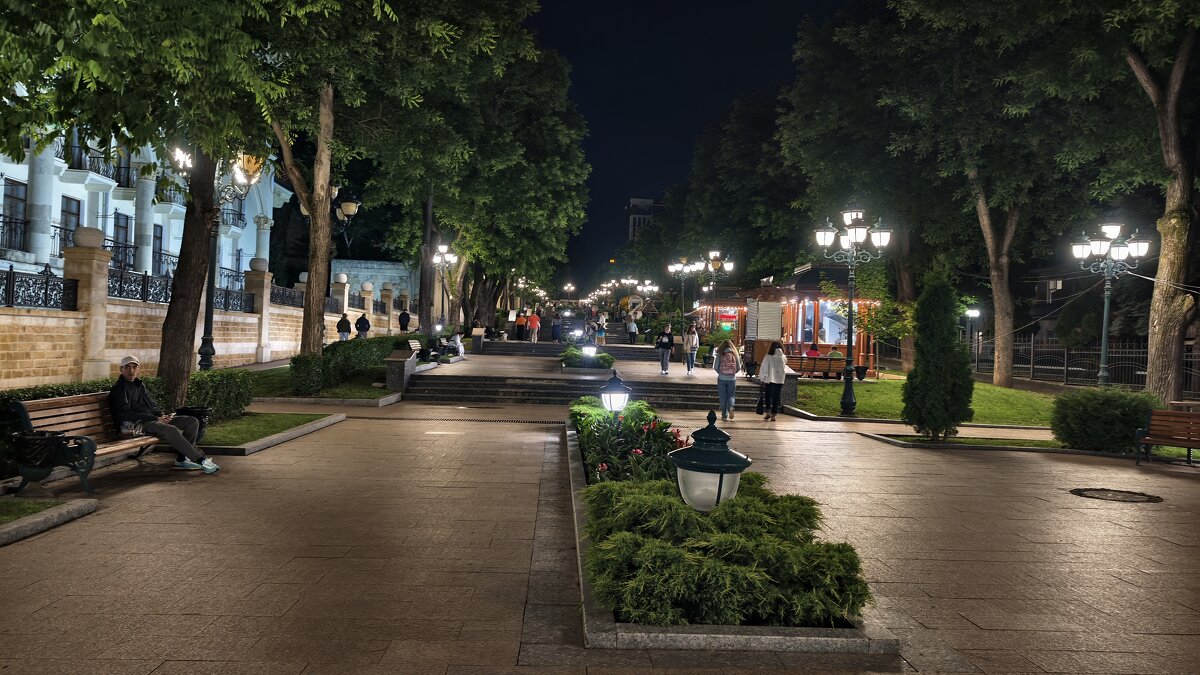 Ул Ленина в Кисловодске ночью - Мариша Тим