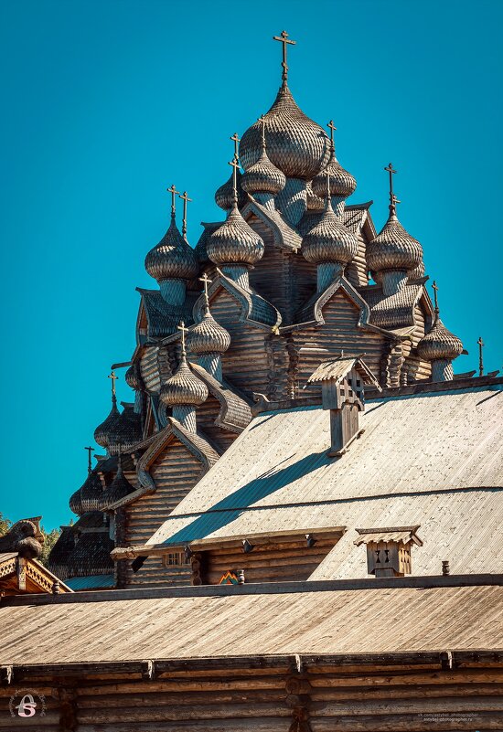 Покровская церковь, расположенная в парковом комплексе «Усадьба Богословка» в Невском лесопарке. - Анастасия Белякова