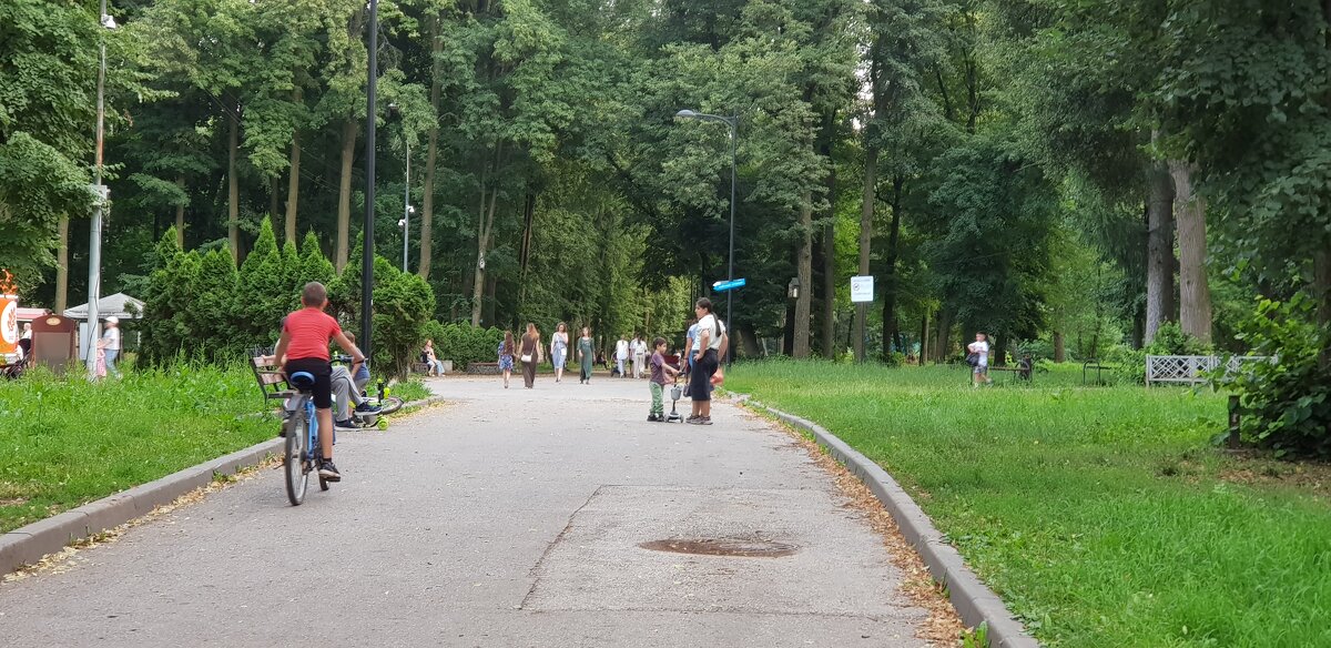 В парке - Galina Solovova В парке - Galina Solovova