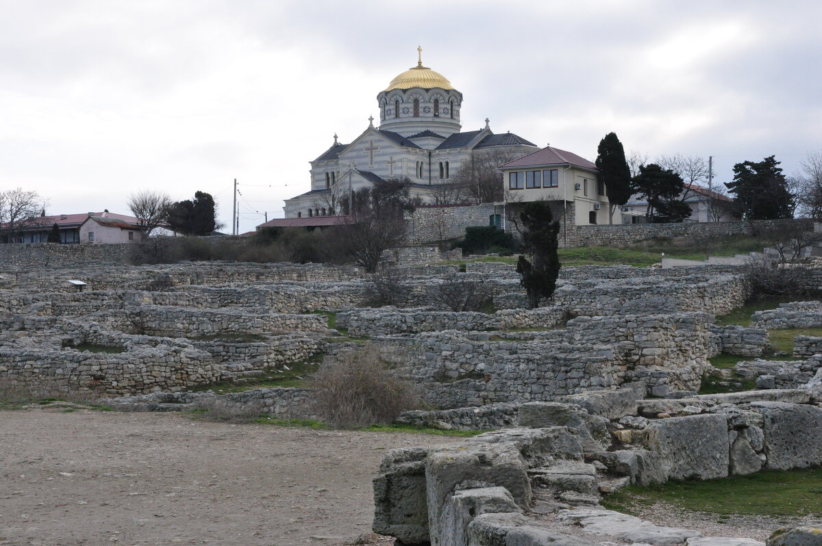 На развалинах старого города - Anguss Grand