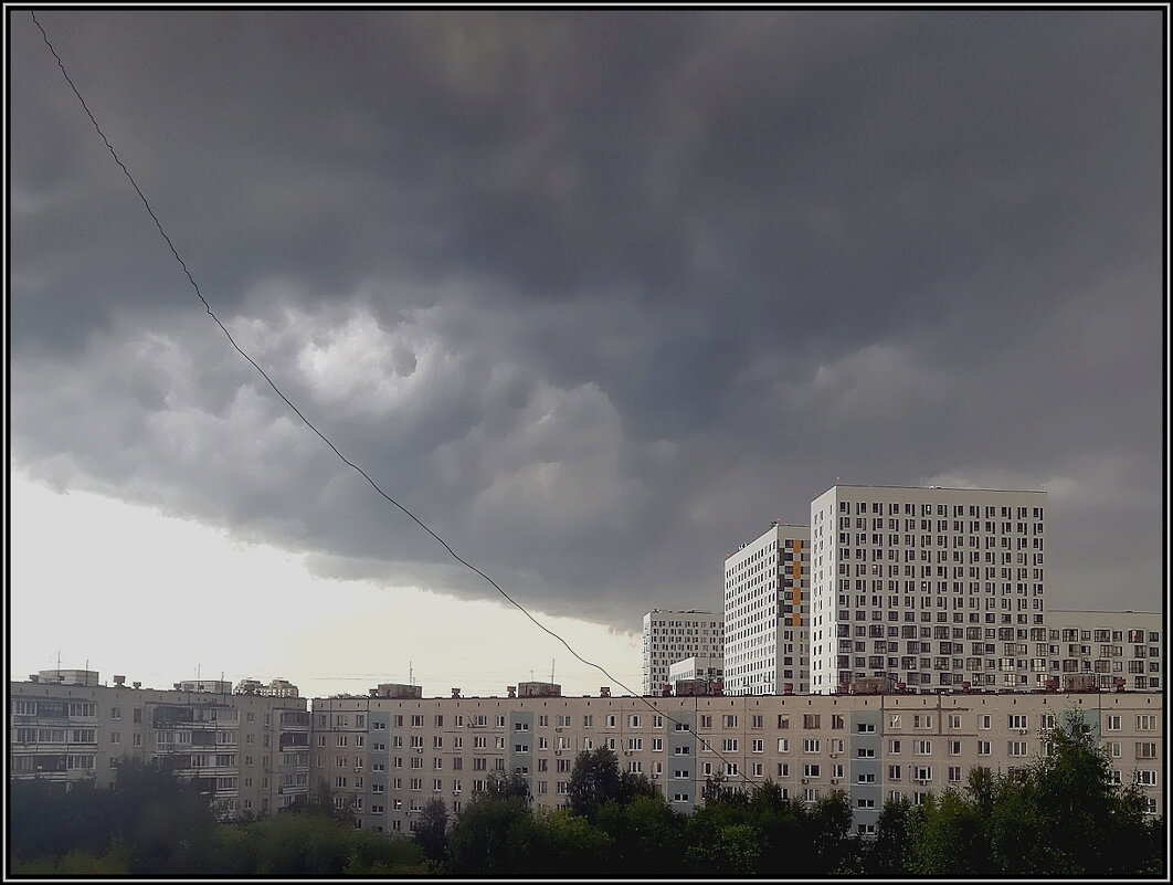 Грозовая туча над Москвой. - Ольга Довженко Грозовая туча над Москвой. - Ольга Довженко