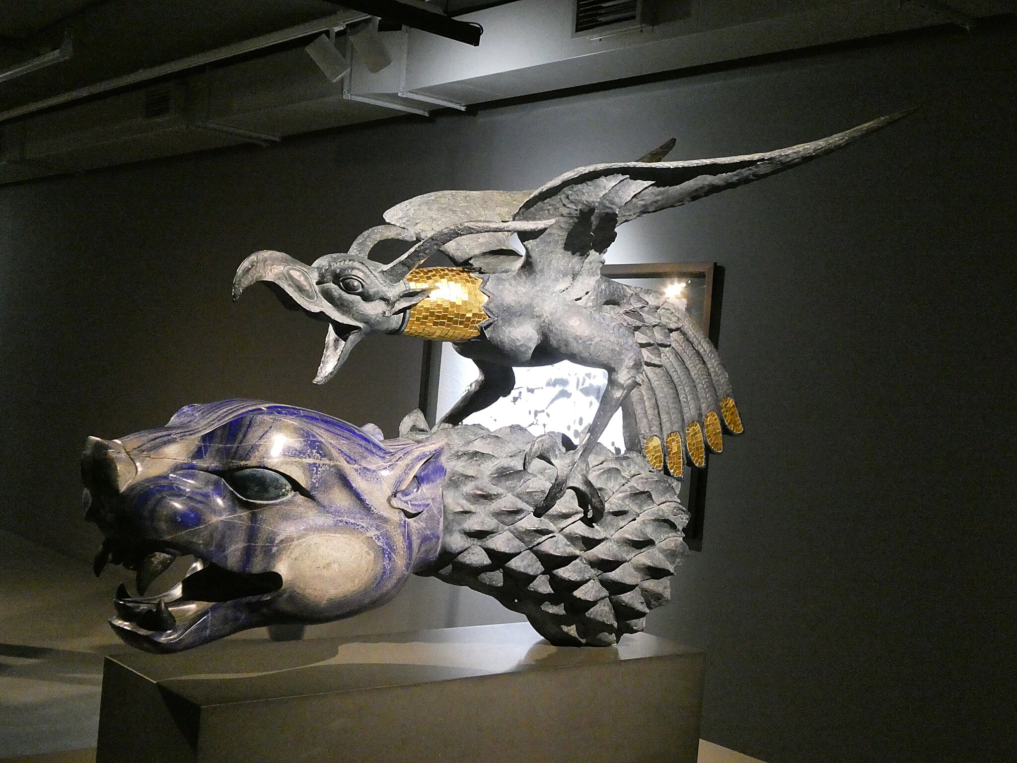 Скульптура Даши Намдакова "Птица и тигр" (2014 г.) :: Лидия Бусурина Скульптура Даши Намдакова "Птица и тигр" (2014 г.) :: Лидия Бусурина