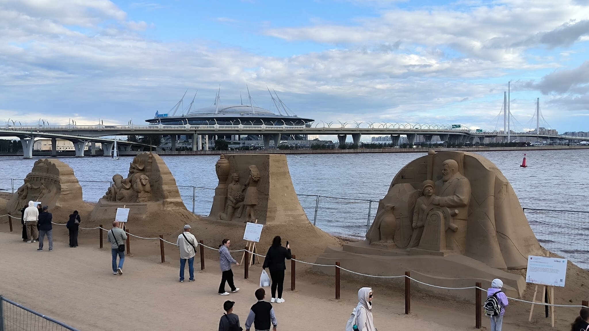 Песчаные скульптуры в парке 300-летия. :: Ольга Песчаные скульптуры в парке 300-летия. :: Ольга