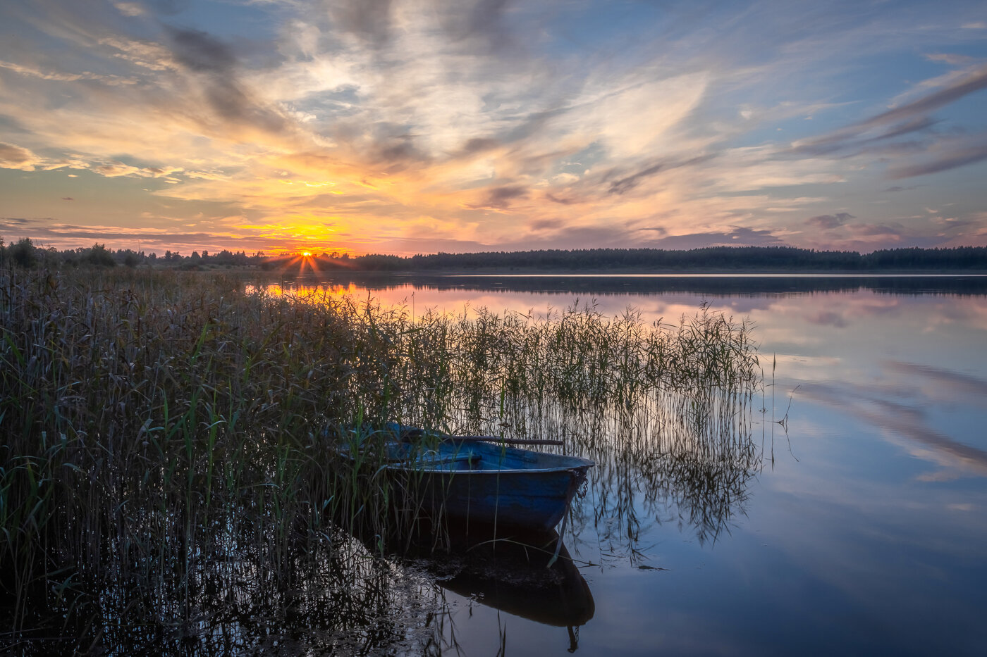 Rowing boat floating over the lake selment wielki waters masuria poland :: Елизавета . Rowing boat floating over the lake selment wielki waters masuria poland :: Елизавета .