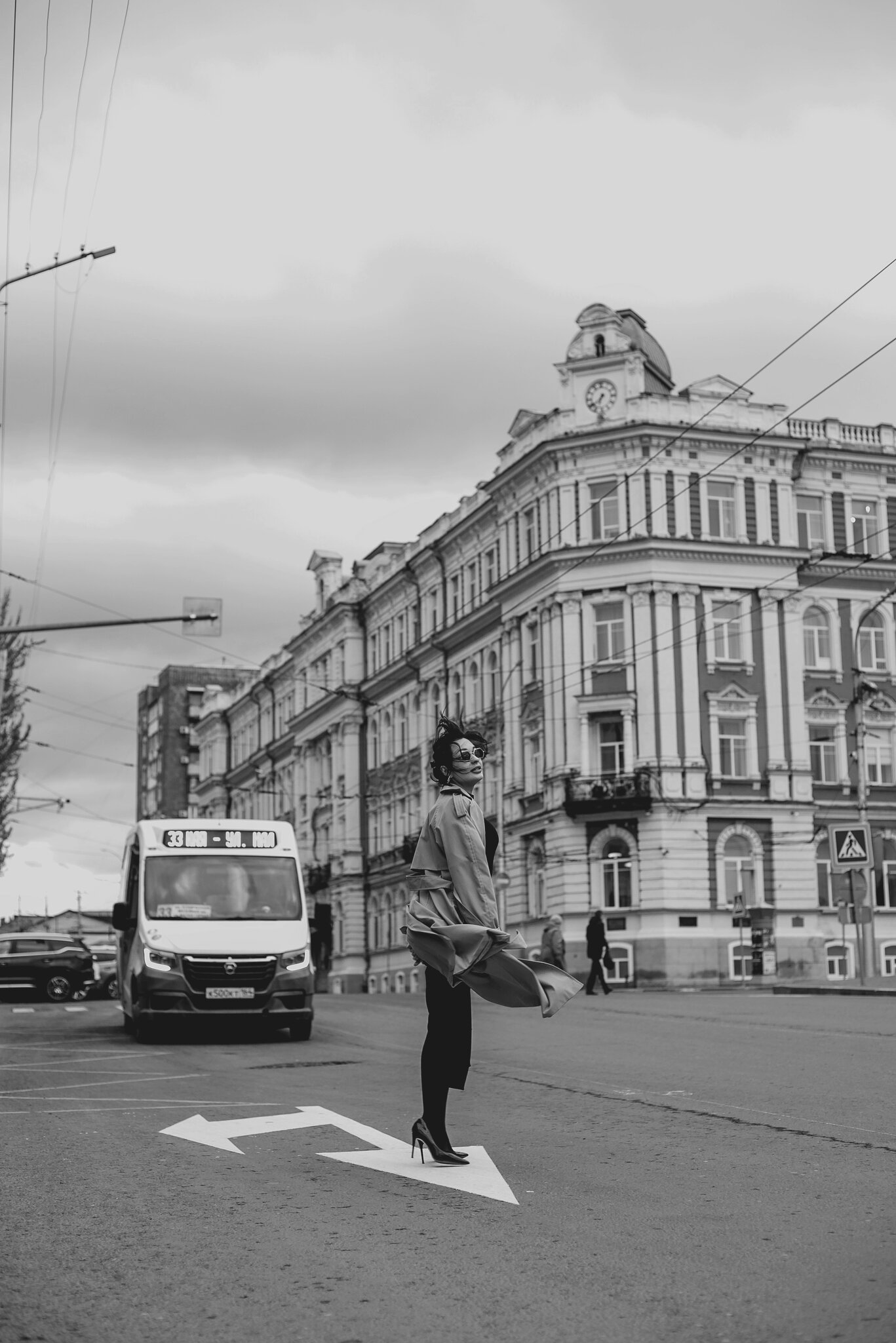 Девушка в городе :: Юлия Кравченко Девушка в городе :: Юлия Кравченко