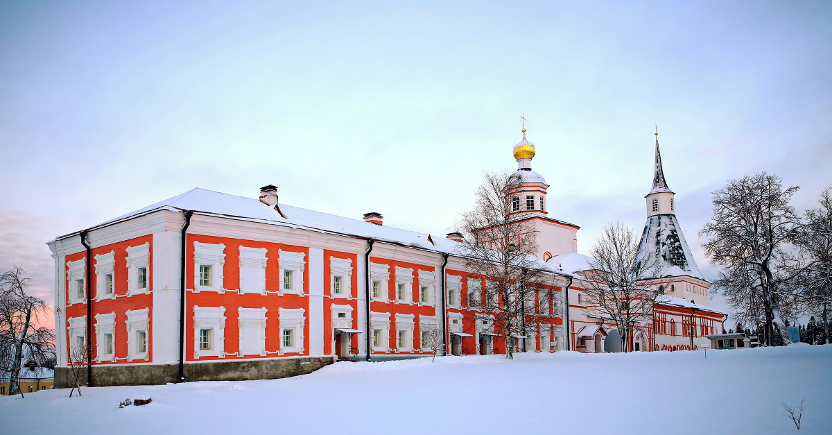 валдайские зарисовки (иверский монастырь -жилой корпус, кельи монахов) - юрий макаров