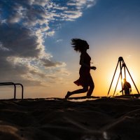 Тополиный пух, жара, июнь. :: Елена Демидова Тополиный пух, жара, июнь. :: Елена Демидова