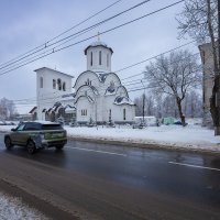 На улице около дороги :: Александр Синдерёв