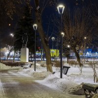 Вечер в городском сквере :: Александр Синдерёв