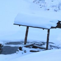 Кинодекорации в деревне Каменка на реке Чусовой :: Любовь Сахарова