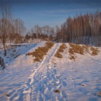 "А сегодня день хорош. Снега маловато" :: Владимир Макаров