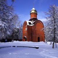 Церковь Одинокого воина в парке Соловьи/ Брянск :: Евгений 