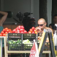 Лето, рынок, помидоры :: Олег Зоркий