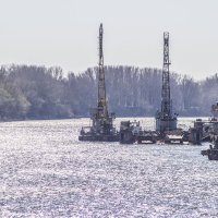 Днестр весна & подъемные краны :: Коля Лукашов