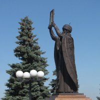 Памятник святителю Гурию Казанскому :: Александр Ильчевский 