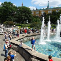 Как-то в выходной у фонтана :: svk *