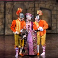 Мадам, без примерки нельзя! :: Валерий Судачок