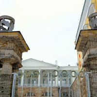 В объятиях старины... :: Sergey Gordoff