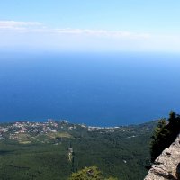 Вид на Ялту с Ай-Петри :: Олег Зоркий Вид на Ялту с Ай-Петри :: Олег Зоркий