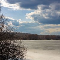 Мартовский день на озере :: Александр Синдерёв