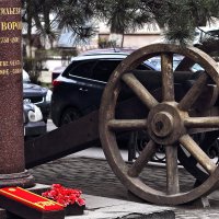 Возле Суворовского училища :: Юрий Гайворонскiий