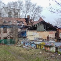 Особняк купца Мельникова после пожара в соседнем кафе :: Сергей Лындин Особняк купца Мельникова после пожара в соседнем кафе :: Сергей Лындин