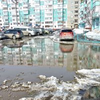 Апрель...Без резиновой лодки не проплыть! :: Владимир 