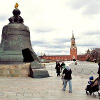 Царь-колокол — памятник русского литейного искусства XVIII века, установленный в Московском Кремле. :: Татьяна Помогалова Царь-колокол — памятник русского литейного искусства XVIII века, установленный в Московском Кремле. :: Татьяна Помогалова