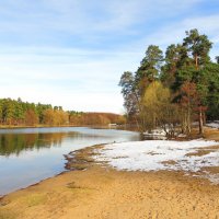 Весенний пляж :: Андрей Снегерёв