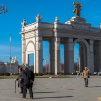 Где то на ВДНХ :: юрий поляков