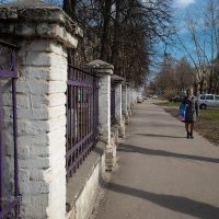 Девушка на тротуаре :: Александр Синдерёв