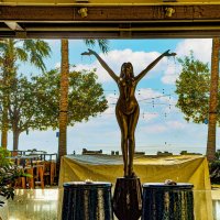 Скульптура-фонтан :: Oleg4618 Шутченко