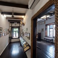 В доме Грина стены обшиты деревом, повсюду натянуты канаты. :: ИРЭН@ .