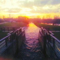 На реке Тихвинка :: Сергей Кочнев