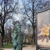 Памятник Брянцеву у ТЮЗа. :: Ольга 