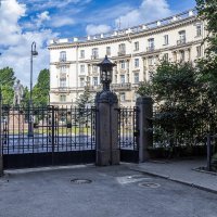 Петербургские дворы :: Евгений 