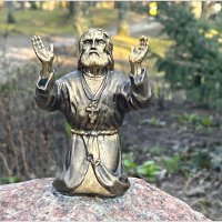 Скульптура на территории храма Преподобного Серафима Саровского. :: Валерия Комова