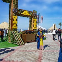 На площади :: Анатолий Чикчирный