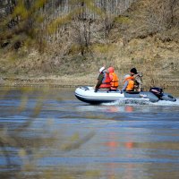 По весенней воде, - покоряют Иню :: Татьяна Лютаева