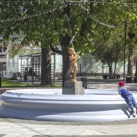 Фонтан,Мальчик с рыбкой :: Валентин Семчишин