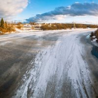 Река Ухта холодным вечером с ледяным ветром 27 апреля.Наблюдается ледостав с промоинами и закраинами :: Николай Зиновьев