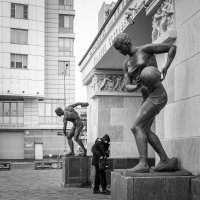 У входа :: Николай Галкин 