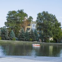 Гостиница Даяна утопает в зелени :: Валентин Семчишин