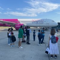 Самолет авиакомпании WizzAir в аэропорту имени матери Терезы :: Малик Рамазанов
