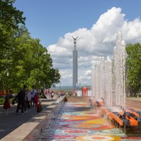 Первомай в Самаре, включили фонтаны :: Олег Манаенков
