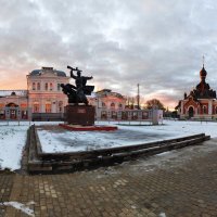 Александров / Памятник Воинам-Александровцам / Храм Серафима Саровского :: Денис Бочкарёв