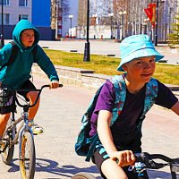 Май...По бульвару- на великах! :: Владимир 