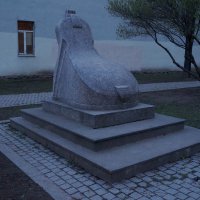 «Скрипка-Кресло» («Трон Композитора») - символ музыкальной паузы :: zavitok *