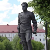 Памятник Герою Советского Союза капитану Гусеву Сергею Ивановичу :: Любовь Сахарова