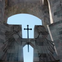 Вход с ангелами в Эчмиадзинский монатырь :: Alexandra Sakharova